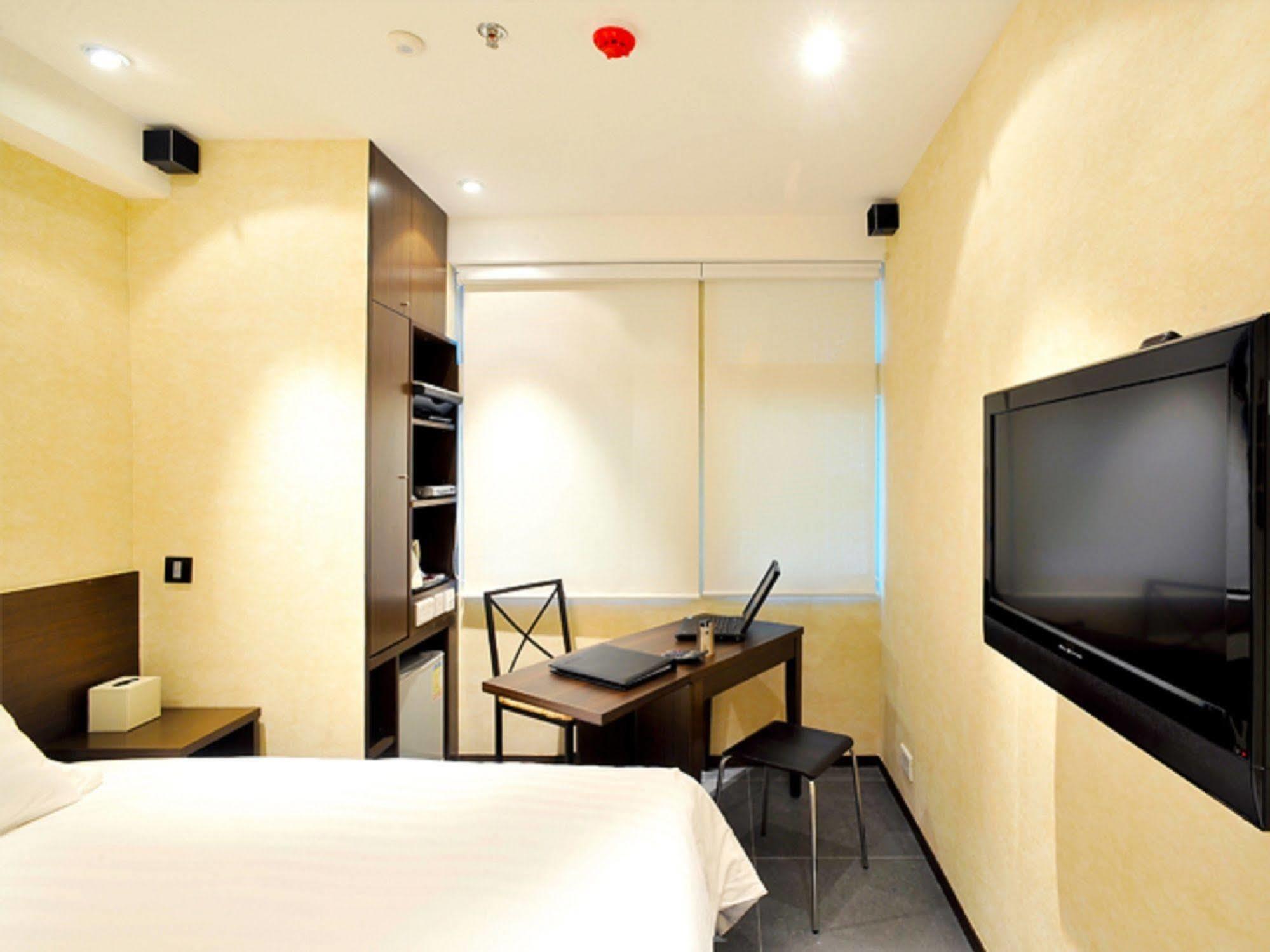 Mingle With The Star Hotel Hong Kong Exterior photo